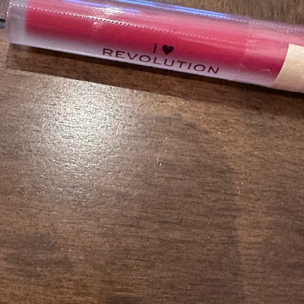 New I Heart Revolution Vinyl Cherry
Liquid Lipstick Cherry Bomb